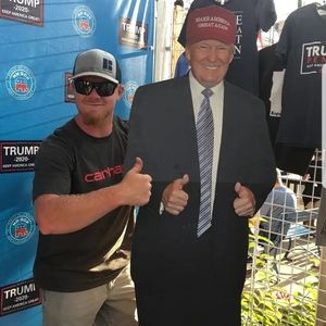 Meet your Posher, Dustin